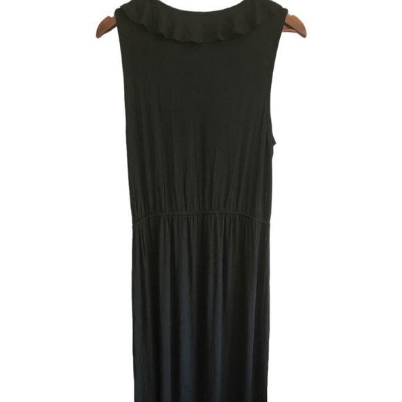 Elegant Black Sleeveless Dress - Picture 3 of 7